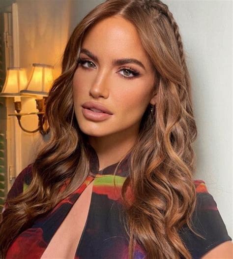 Haley Kalil Bio, Age, Height, Family, Husband, Model, Net worth